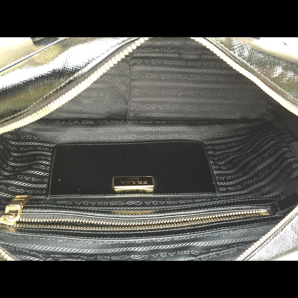 Saffiano Prada double zipper tote. - Picture 4 of 7